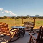Casa Encantado- Quiet - Patios - 3Br - El Dorado